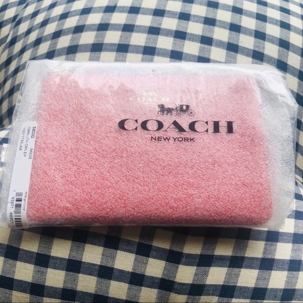 Coach Pink Corner Zip Wristlet Crossgrain Leather Wallet NWT - Picture 5 of 5